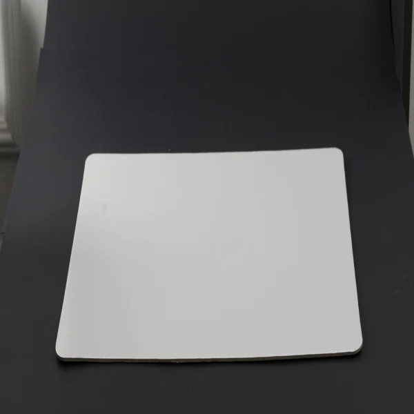 kartonski podmetac kockasti