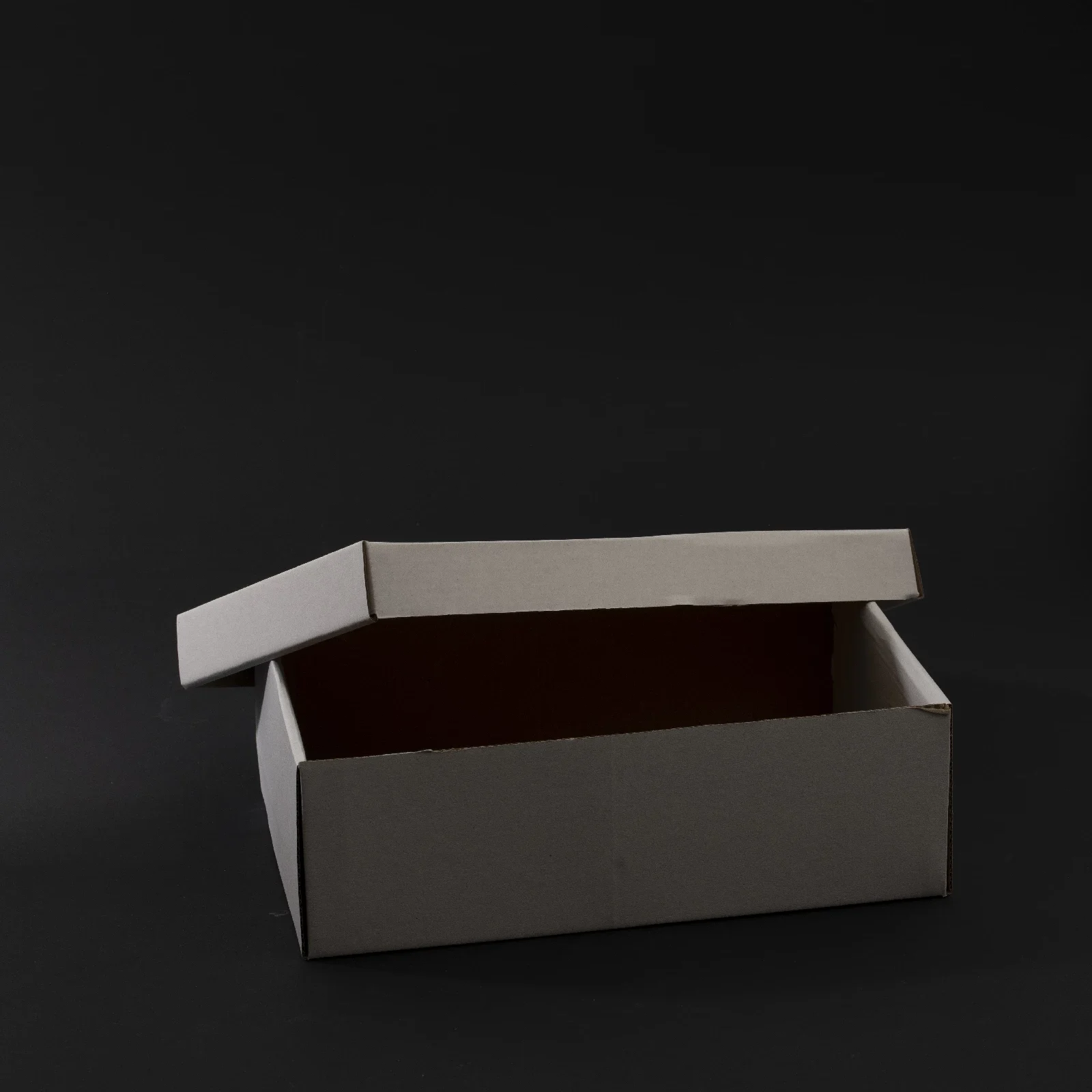 kutija sa poklopcem manja